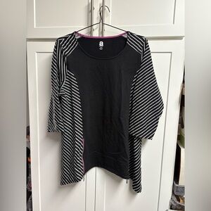 Avenue Long sleeve Top with stripped sleeves zippers at sides of hem. Size 14/16